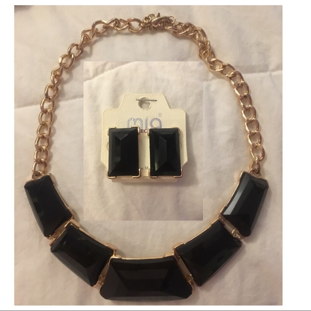 Black and gold necklace and earrings matching set